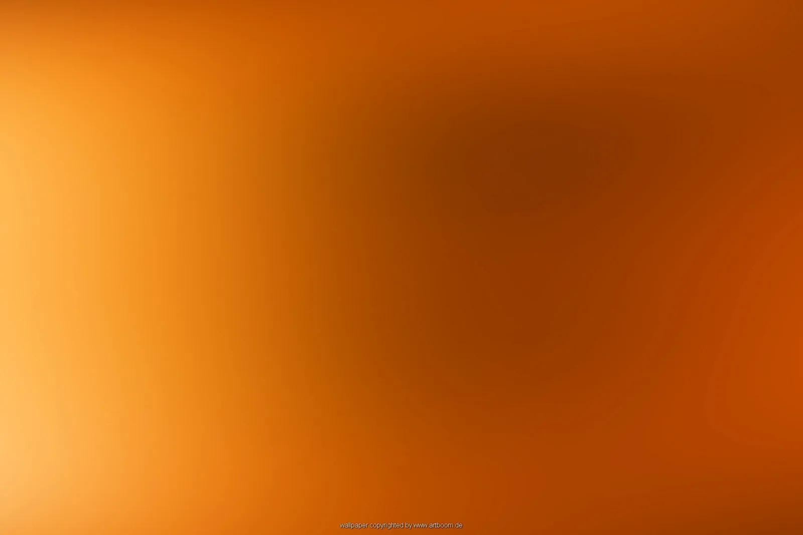 Weich verlaufende Farbfläche in Orange, links hell und gelblich, zur Mitte hin in dunkleres Braunorange übergehend, ohne erkennbare Motive.