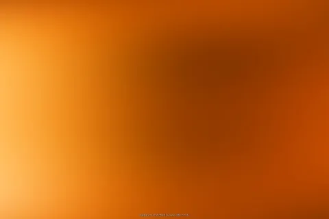 Weich verlaufende Farbfläche in Orange, links hell und gelblich, zur Mitte hin in dunkleres Braunorange übergehend, ohne erkennbare Motive.