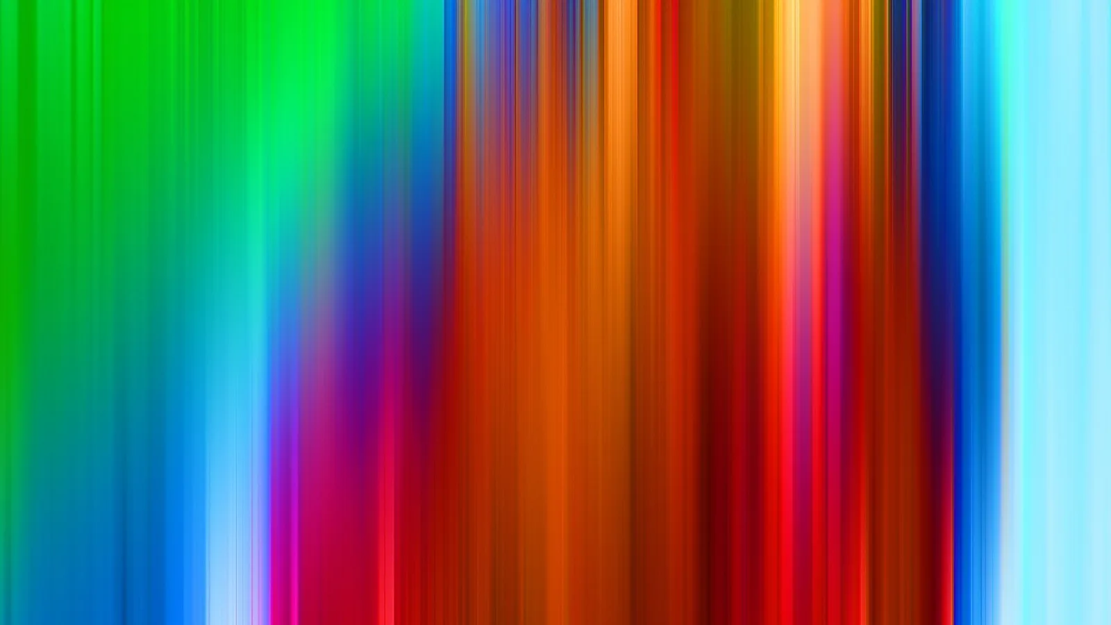 Abstrakte Komposition aus senkrechten, verwischten Streifen in Grün, Blau, Orange, Rot, Magenta und Hellblau