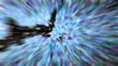 Abstrakte Komposition aus blauen, violetten und türkisen Streifen, die radial von einem hellen Zentrum nach außen laufen. Links im Bild zeichnet sich eine dunkle, verschwommene Form ab.