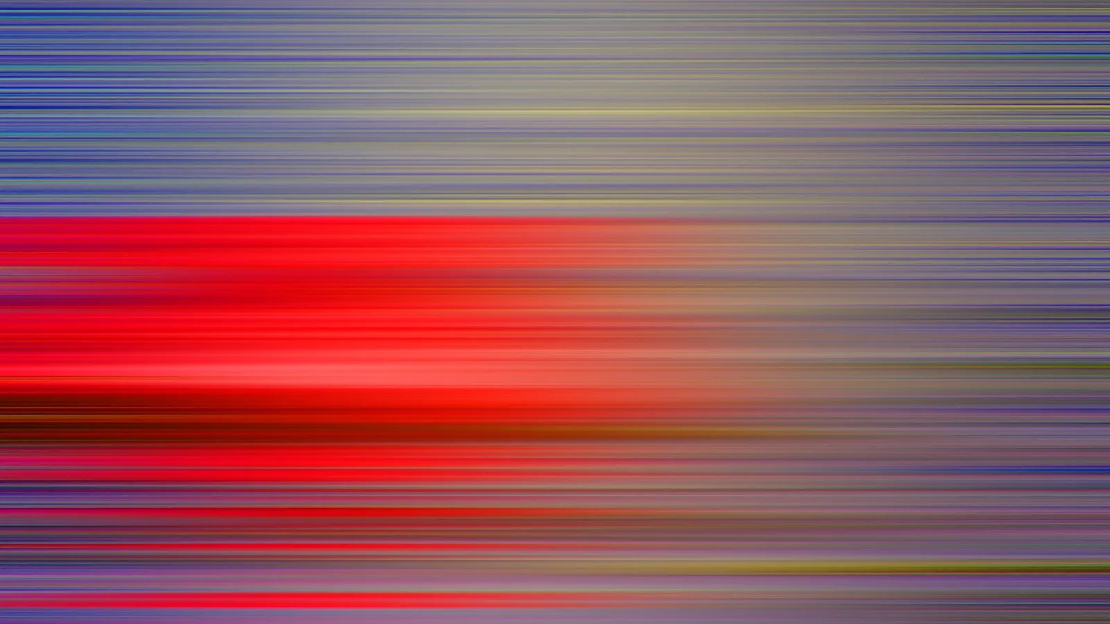 Abstraktes Bild aus horizontalen, verwischten Linien in Blau, Grau und Gelb, in der Mitte leuchtet ein breites rotes Band.