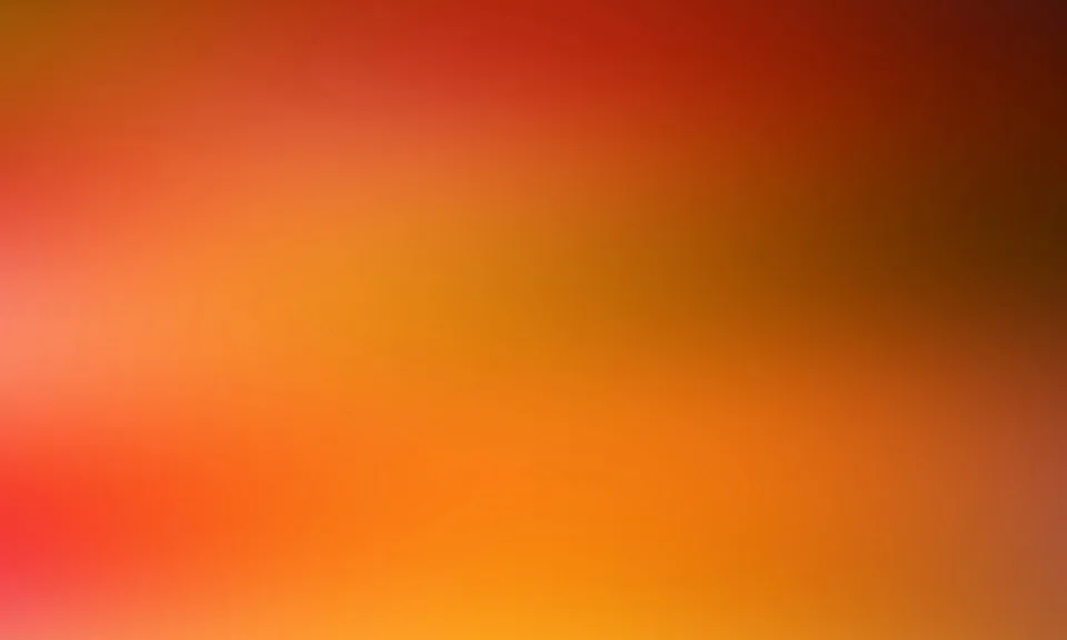 Weicher Farbverlauf von Rot oben links über Orange bis Gelb unten rechts, rechts oben dunkel braunrot.