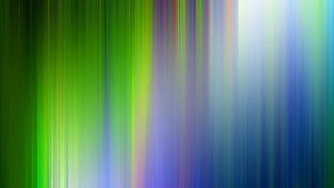 Abstrakte Komposition aus vertikalen, verwischten Streifen in Grün, Gelb, Violett und Blau, die von links dunkel nach rechts hell verlaufen.