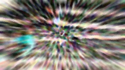 Abstrakte Komposition aus bunten Streifen, die radial von einem hellen Zentrum nach außen laufen, mit mosaikartiger Körnung und einem türkisfarbenen Fleck links.