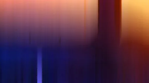 Abstrakte Komposition aus vertikalen Farbschlieren: oben warmes Orange und Rosa, unten tiefes Blau und Violett, ein heller blauer Streifen links unten, ein dunkler Block rechts der Mitte.