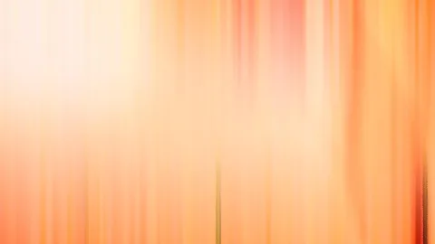 Vertikal verwischte Streifen in Orange, Pfirsich und Rosa, oben links heller