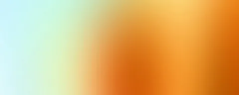 Weicher Farbverlauf von hellem Eisblau links über Mint und Gelb zu kräftigem Orange rechts, mit dunkleren Orangetönen in der Mitte.