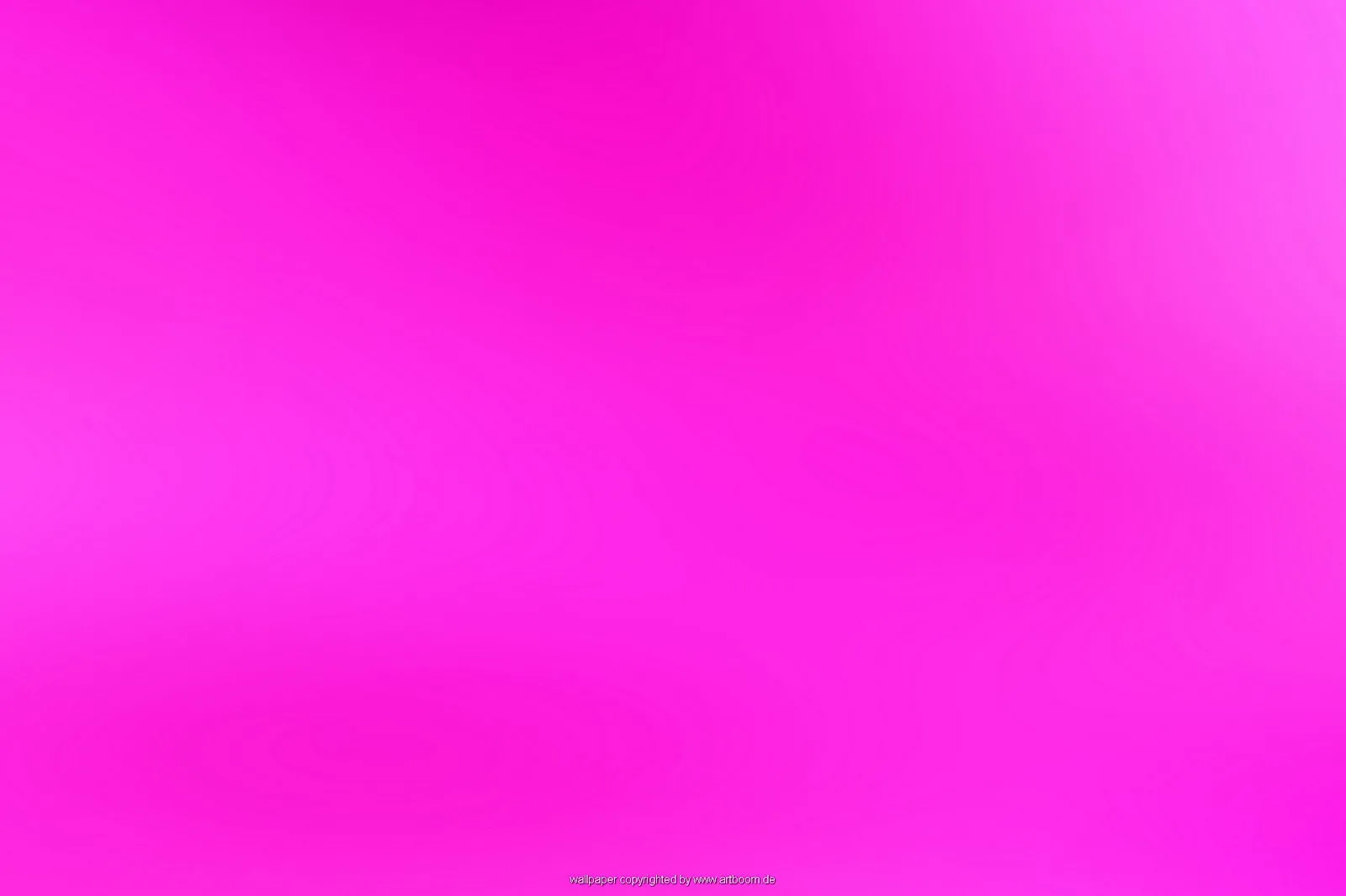 Weicher Farbverlauf in Magenta und Pink, nach rechts oben heller werdend, mit kleinem Schriftzug unten.