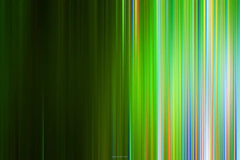 Abstrakte Komposition aus vertikalen Streifen in Grün, Blau, Orange und Weiß, links dunkel, rechts hell leuchtend.