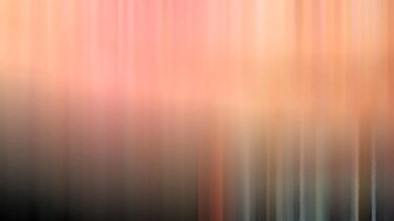 Abstrakte Komposition aus vertikalen Schlieren in Rosa, Orange und Dunkelgrau, oben hell, unten dunkel.