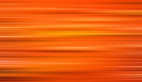 Abstrakte Fläche aus dicht gestaffelten, waagerechten Streifen in Orange, Rot und Gelb, mit hellerem Leuchten in der Bildmitte.
