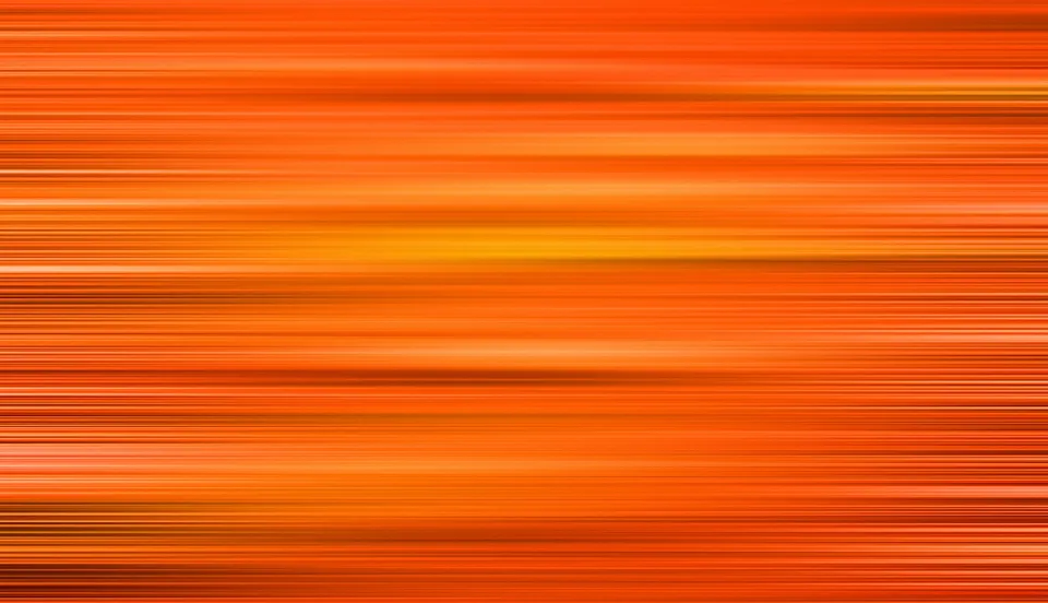Abstrakte Fläche aus dicht gestaffelten, waagerechten Streifen in Orange, Rot und Gelb, mit hellerem Leuchten in der Bildmitte.