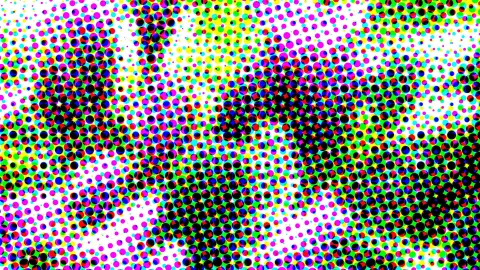 Dichtes Raster aus farbigen Punkten in Rot, Grün, Blau, Gelb und Magenta auf weißem Grund, dunkle Punktgruppen bilden verschwommene Flächen.