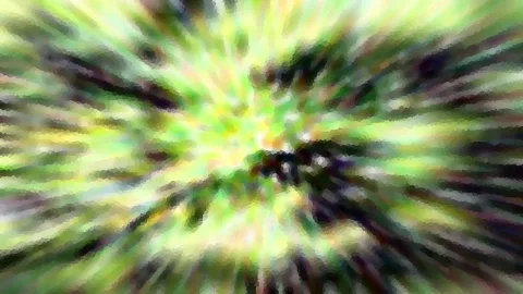 Abstrakte Komposition aus grünen, gelben und dunklen Farbschlieren, die von einem Zentrum radial nach außen laufen, mit grobem, mosaikartigem Pixelmuster.