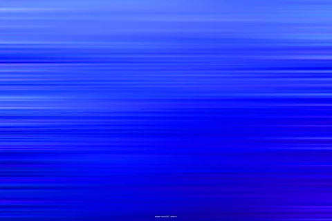 Abstrakte Fläche aus horizontalen blauen Streifen, oben heller, unten dunkler und violett getönt, mit winzigem Copyright-Schriftzug am unteren Rand.
