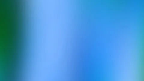 Weich verlaufender Farbverlauf von Dunkelgrün links über helles und kräftiges Blau bis Türkis am rechten Rand, ohne erkennbares Motiv.