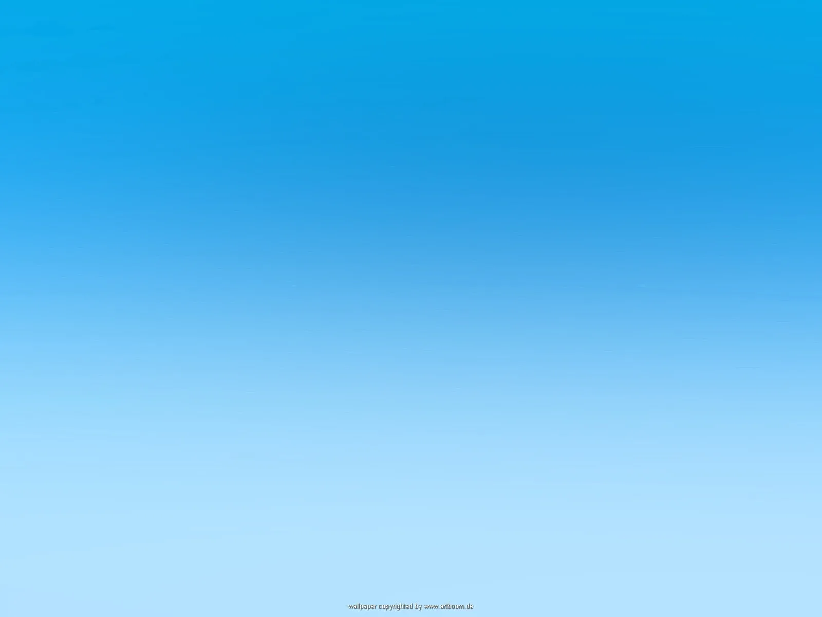Verschwommener Farbverlauf von kräftigem Himmelblau oben zu hellem Hellblau unten, ohne erkennbares Motiv.