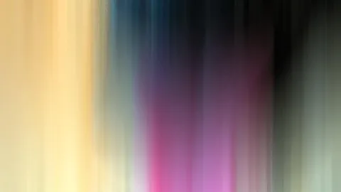 Abstrakte, senkrecht verwischte Farbflächen: links Gelb, in der Mitte Magenta, oben rechts Schwarz und Blau.