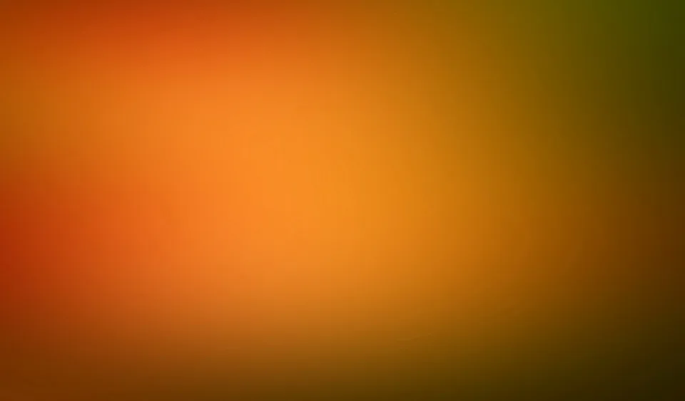 Weicher Farbverlauf von Orange in der Bildmitte über Rotbraun links bis zu dunklem Olivgrün oben rechts und unten.