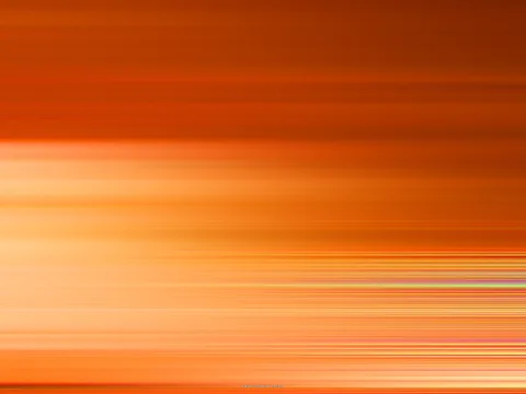 Abstrakte horizontale Streifen in Orange- und Rottönen, oben dunkler, unten heller, mit feinen Farbschlieren rechts unten.