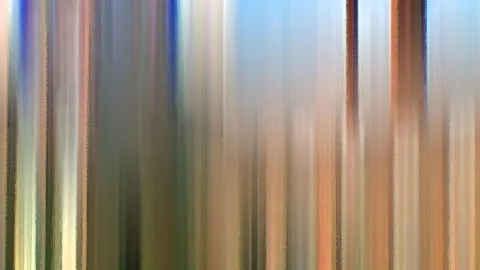 Abstrakte, verwischte vertikale Streifen in Blau, Beige, Braun und Grün