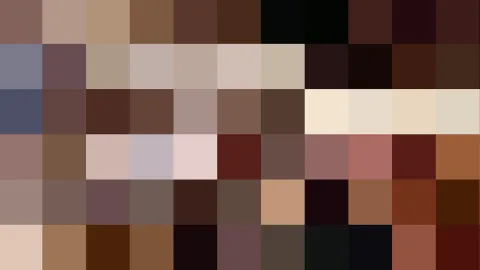 Abstraktes Raster aus quadratischen Farbfeldern in Braun, Beige, Rot und Schwarz, dicht nebeneinander angeordnet.