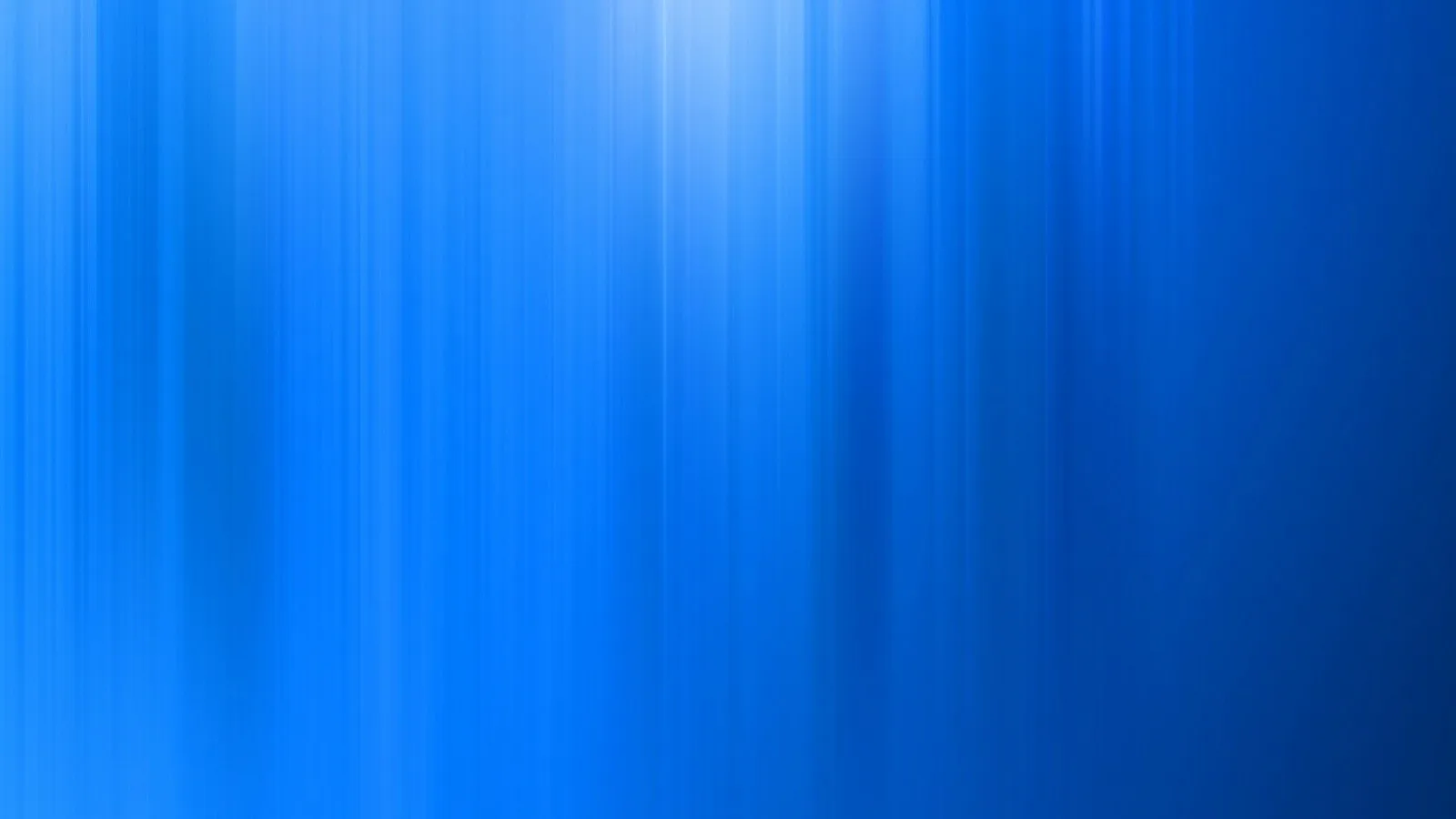 Abstrakter Verlauf aus vertikalen blauen Streifen, oben in der Mitte heller, nach rechts unten dunkler werdend.