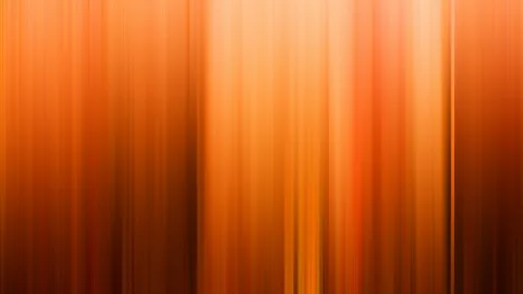 Vertikal verwischte Streifen in Orange, Rot und Braun, in der Mitte heller.