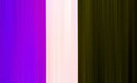 Vertikale Streifen in Violett, Blassrosa und Dunkelolivgrün, weich verwischt.