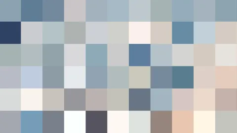 Abstraktes Raster aus kleinen grau-blauen, beigen und weißen Quadraten.