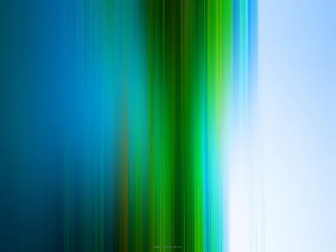 Vertikal verwischte Streifen in Blau, Grün und Hellblau, die von links dunkel nach rechts hell auslaufen.