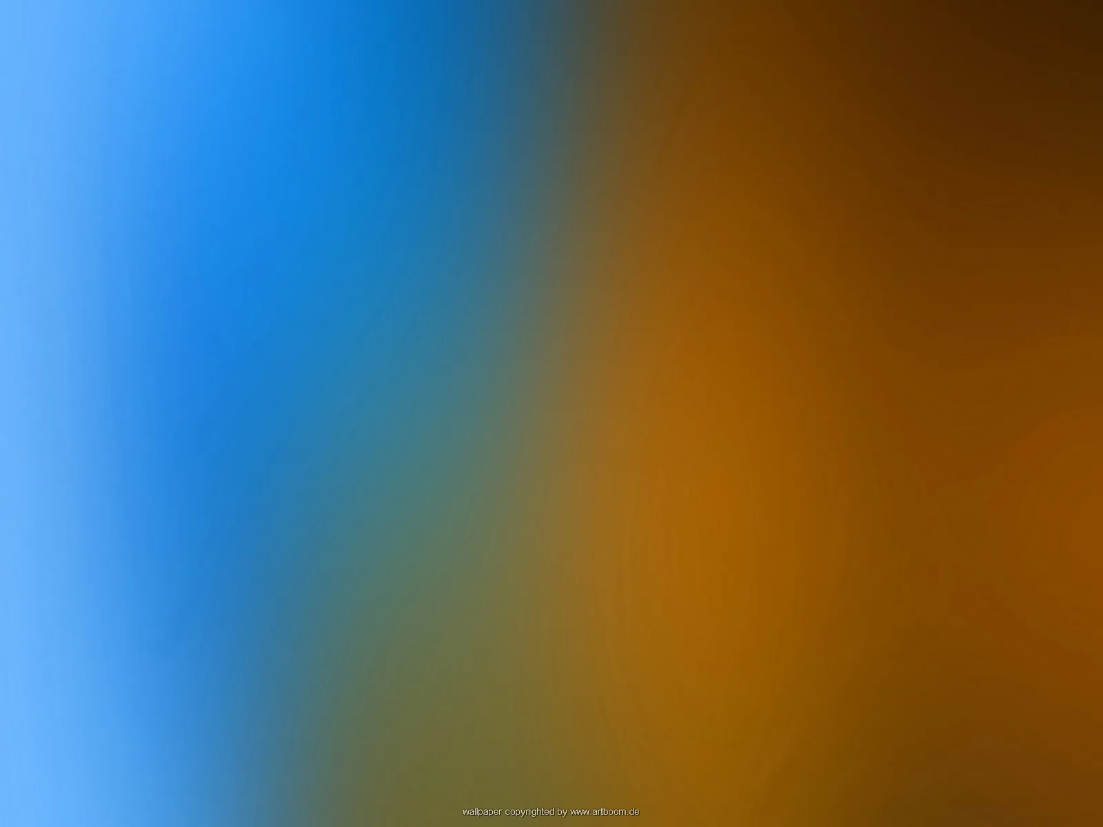Weicher Farbverlauf von hellblau links über dunkles Blau in die Mitte bis zu Orange und dunklem Braun rechts oben.
