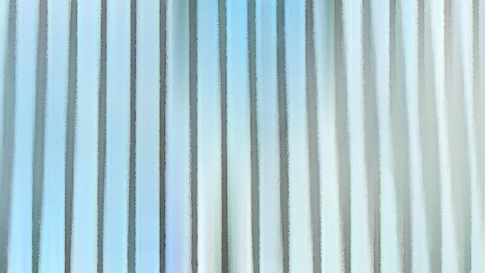 Abstraktes Bild aus vertikalen grauen und hellblauen Streifen mit weichen, verwischten Kanten.
