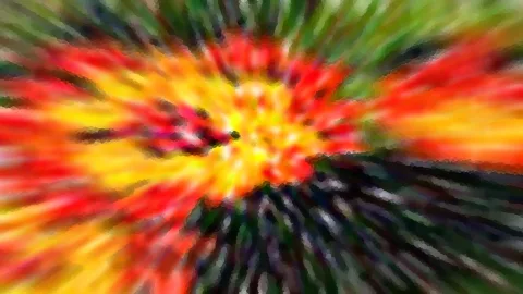 Abstraktes Bild mit einem hellen gelben Zentrum, von dem rote, orangefarbene und grüne Streifen radial nach außen laufen, unscharf und bewegt wirkend.