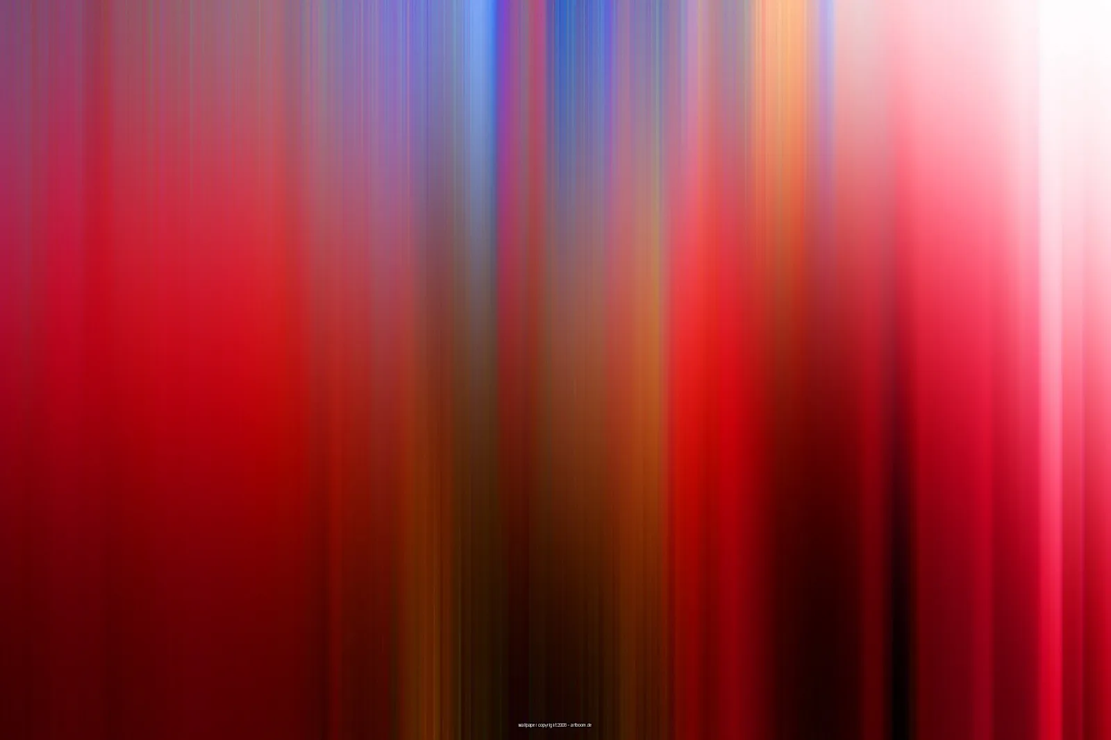 Abstrakte vertikale Schlieren in Rot, Blau, Orange und Weiß, die von oben nach unten verlaufen und zur Mitte dunkler werden.