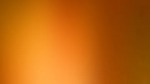 Weicher Farbverlauf von Orange über Rotorange bis Braun, heller unten links und dunkler oben rechts.