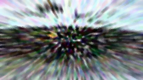 Radial verwischte Farbstreifen in Mint, Rosa und Lila, im Zentrum ein dunkler Fleck aus Grün und Violett, mosaikartig pixelig.