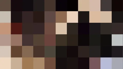 Ein Raster aus unscharfen, quadratischen Farbfeldern in Braun, Beige und Schwarz, das eine abstrakte Fläche bildet.