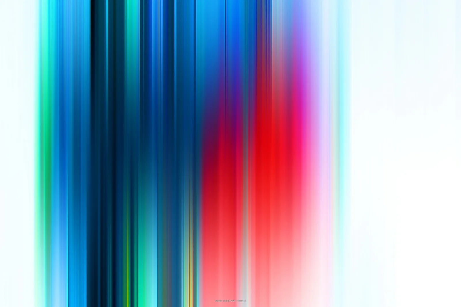 Abstrakte Komposition aus vertikalen, verwischten Streifen in Blau, Türkis, Grün und Rot auf weißem Grund, rechts hell auslaufend.