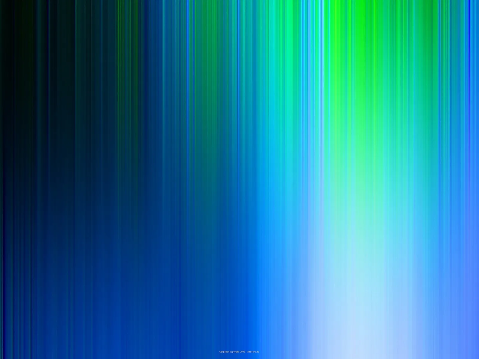 Vertikale, verwischte Lichtstreifen, die von Dunkelblau über Blaugrün bis zu hellem Grün und Hellblau verlaufen.