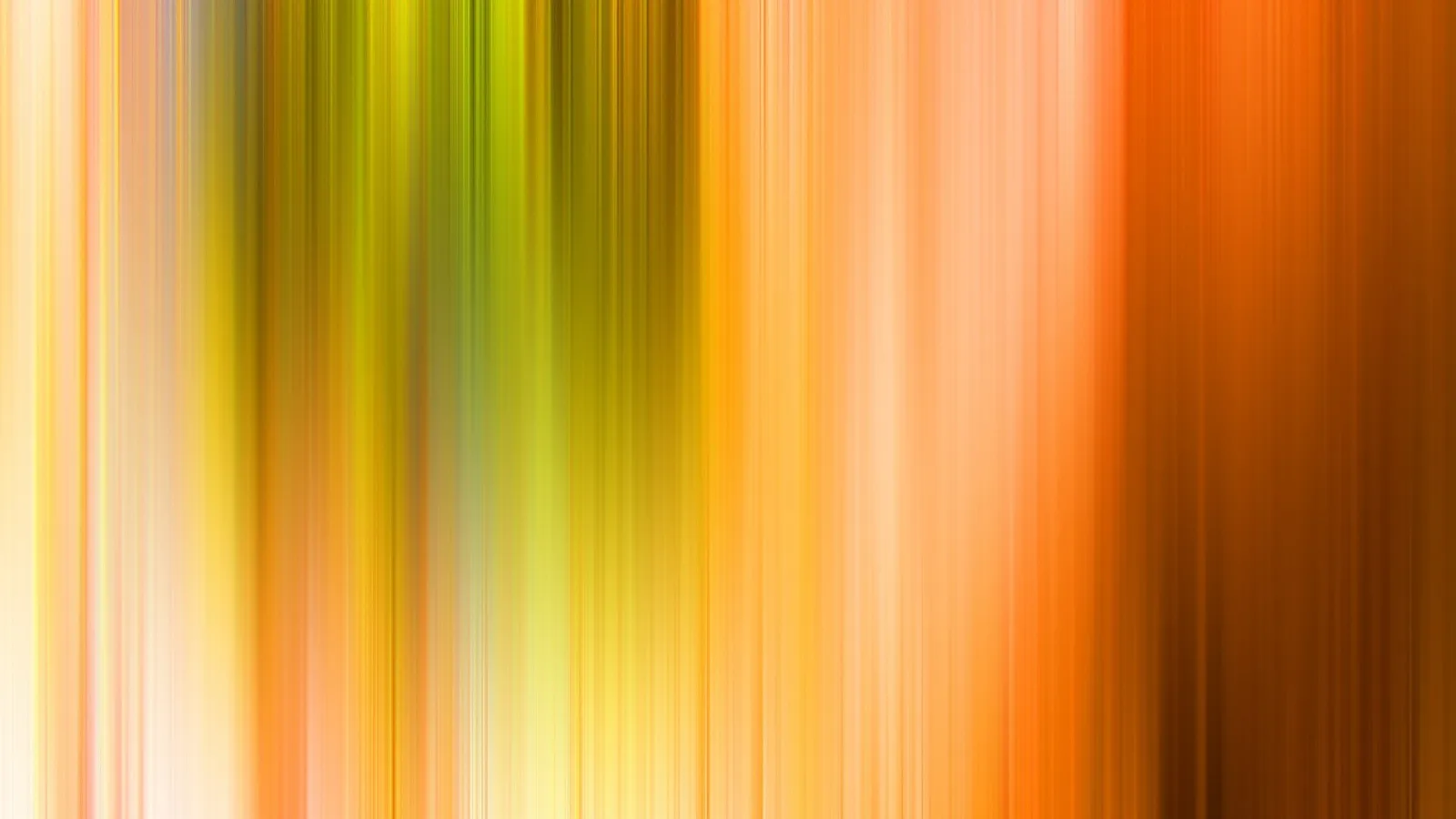 Abstrakte, vertikal verwischte Streifen in Gelb, Grün, Orange und Braun, die von hell nach dunkel verlaufen.
