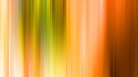Abstrakte, vertikal verwischte Streifen in Gelb, Grün, Orange und Braun, die von hell nach dunkel verlaufen.