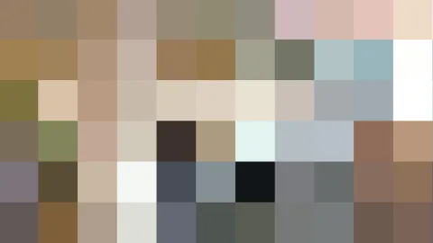 Abstrakte Komposition aus einem Raster kleiner Rechtecke in Erdtönen, Grau, Rosa, Olivgrün, Blaugrau und Schwarz.