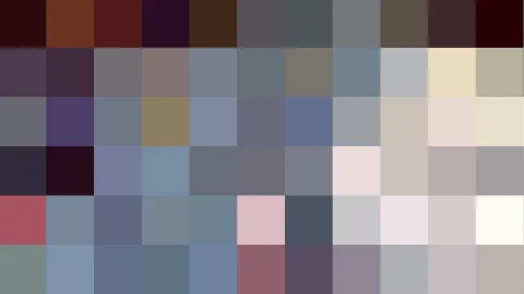 Pixelmosaik aus rechteckigen Farbfeldern in Violett, Grau, Rosa und Beige, in sechs Zeilen angeordnet.