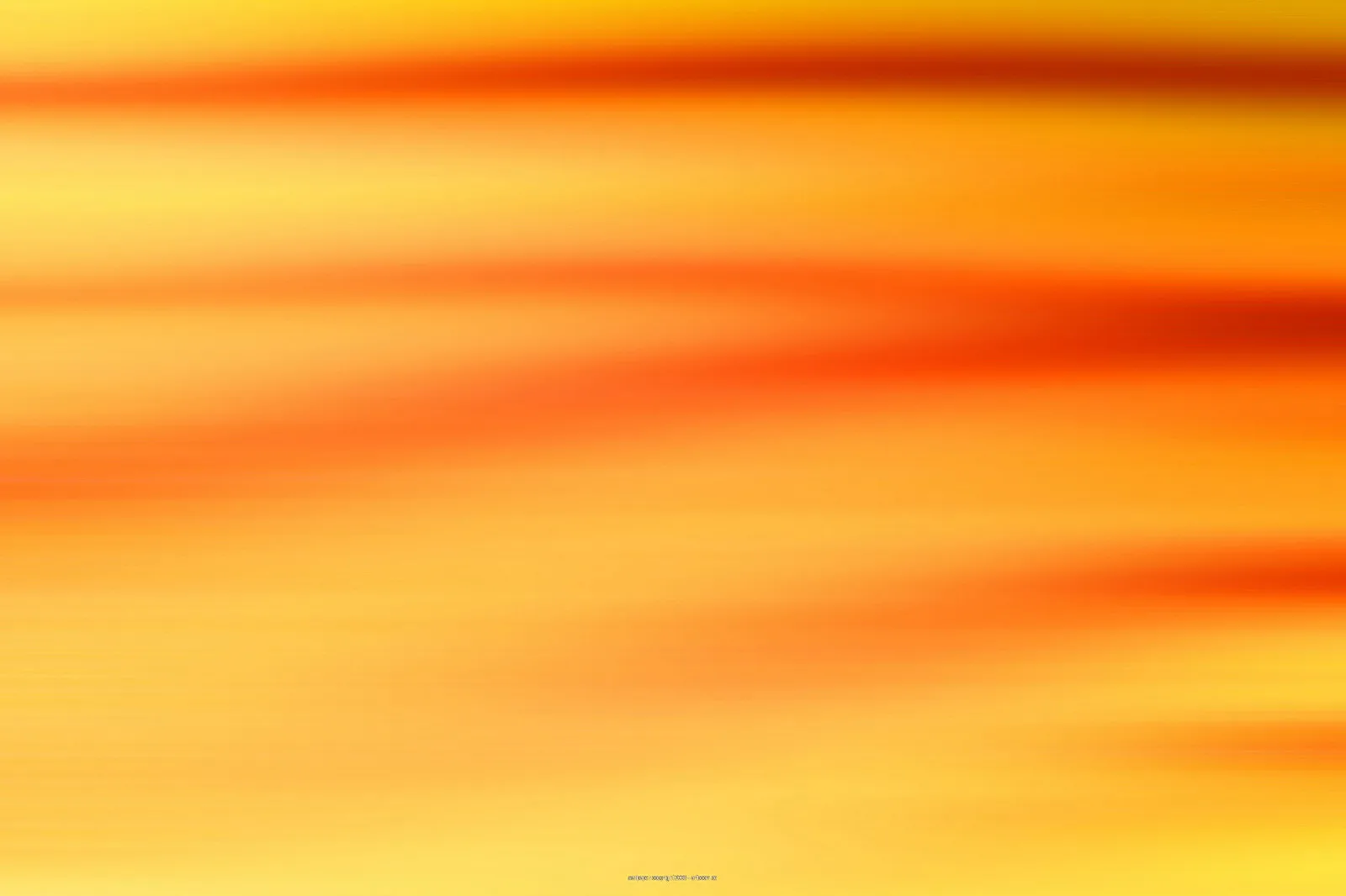 Verschwommene horizontale Streifen in Orange, Gelb und Rot, die wie Lichtbahnen über die Fläche laufen.