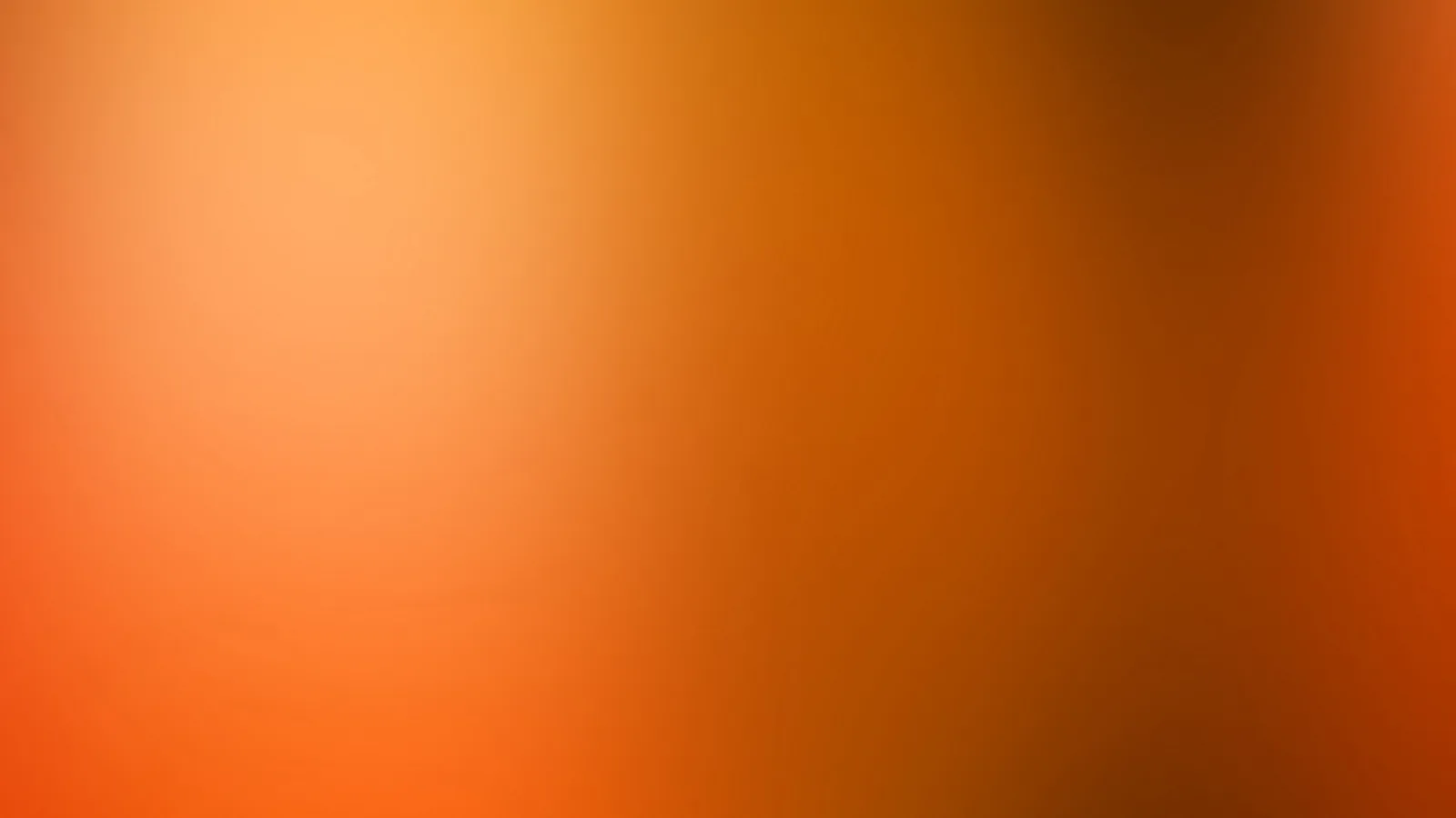 Unscharfer Farbverlauf in Orange und Rotorange, oben links heller, oben rechts ins Braune abgedunkelt.