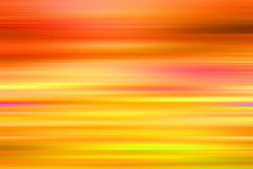 Abstrakte horizontale Streifen in Orange, Gelb und Rot mit weichen Verläufen und Bewegungsunschärfe.