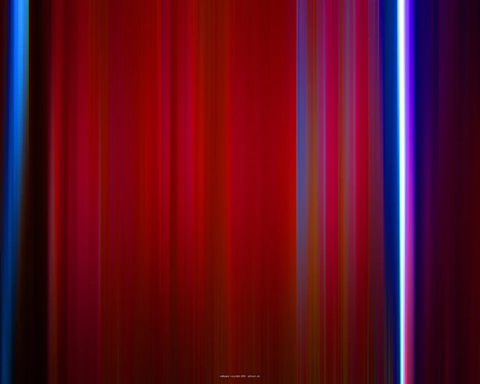 Vertikal verwischte Lichtstreifen in Rot, Magenta und Blau auf dunklem Grund, rechts eine helle weiß-blaue Linie.