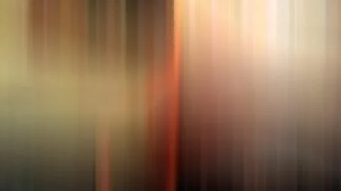Abstrakte, vertikal verwischte Farbflächen in Beige, Orange und Braun