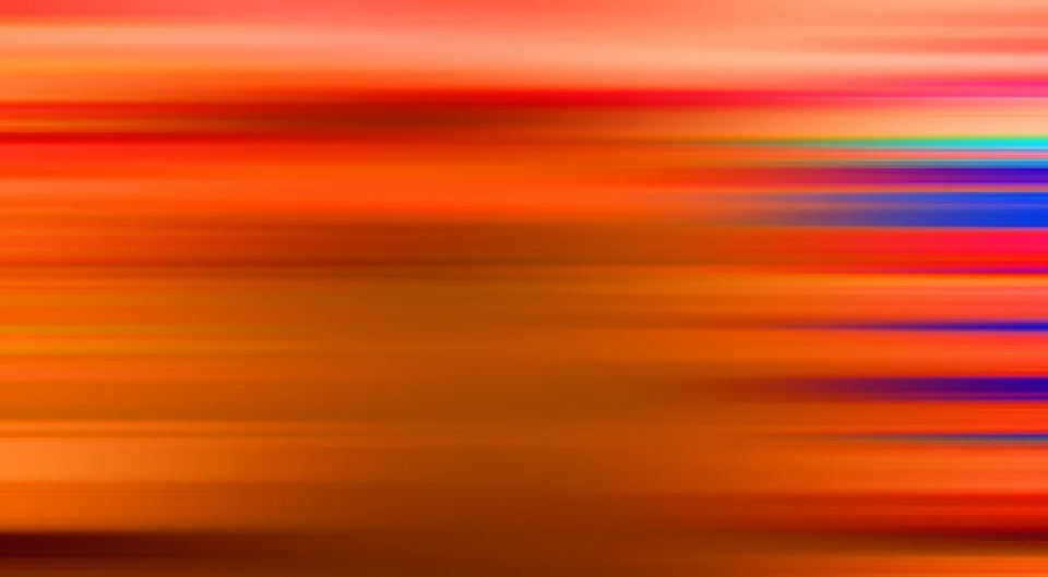 Abstraktes Bild aus horizontalen, verwischten Streifen in Orange, Rot und Violett, rechts treten Blau und Türkis hervor.
